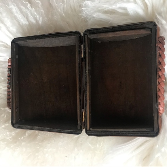 Dainty Wooden Weave Purse - Picture 8 of 8